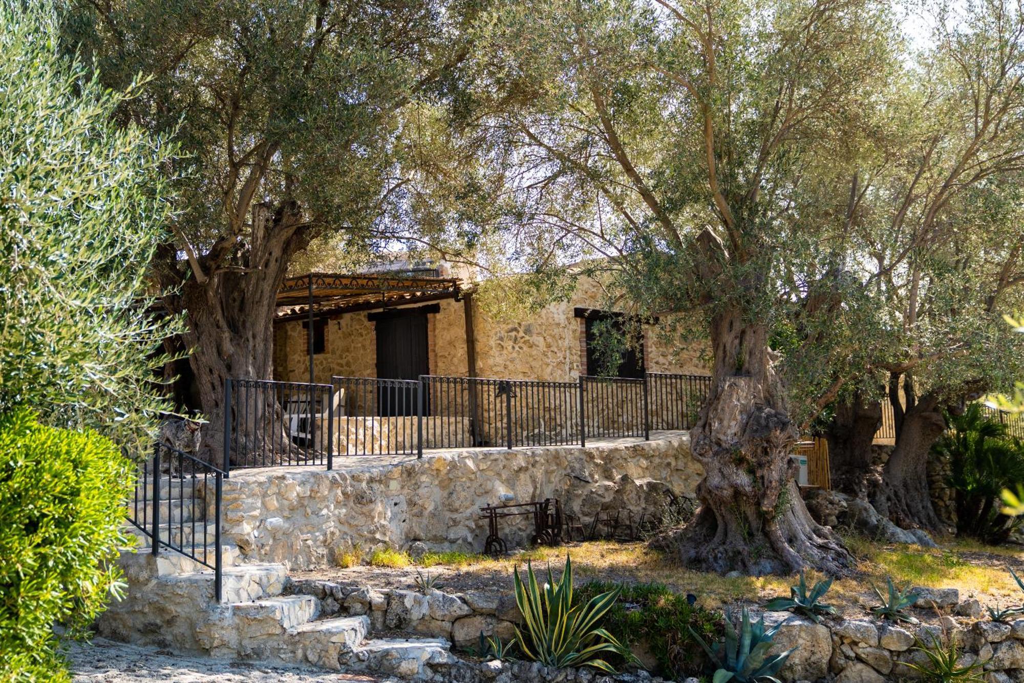 Roba Degli Ulivi Bed and Breakfast Agrigento Buitenkant foto