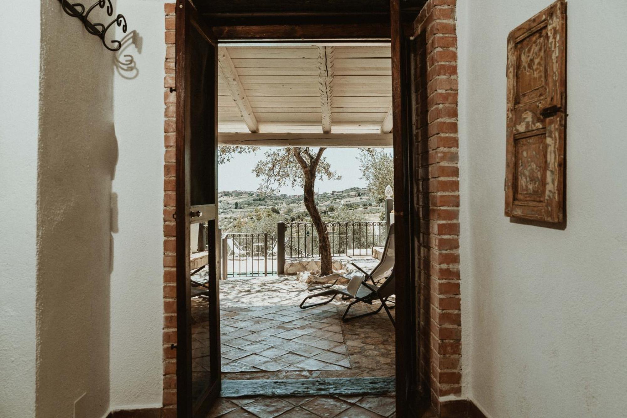 Roba Degli Ulivi Bed and Breakfast Agrigento Buitenkant foto